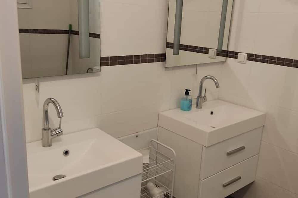 Andreas House,  185 qm  plus Garage , mit Meerblick in Lesbos