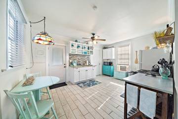 Vacation Rental for 8 Guests in Galveston Island, Galveston, Picture 1