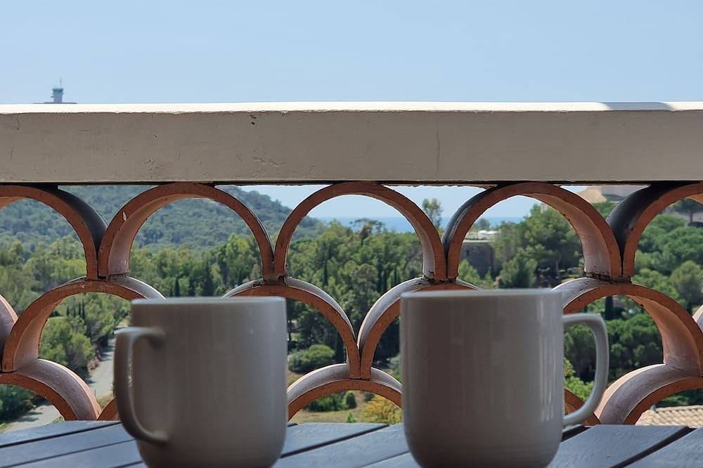 Ganze Wohnung, Cap Esterel Dans Village Club, P2 vue sur Golf et mer in Le Dramont, Saint-Raphaël
