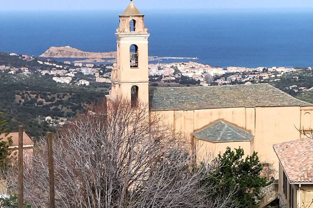 Ganze Wohnung, 2-bedroom apartment 5 km from the beautiful beaches of Ile Rousse in Santa-Reparata-di-Balagna, Calvi und Umgebung