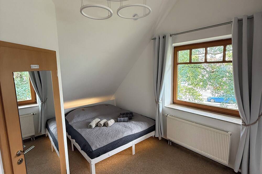 Ganze Wohnung, Klimatisierte frisch renovierte Maisonette-Whg + Wallbox (perfekte Lage in Horn) in Horn-Bad Meinberg, Kreis Lippe