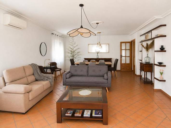 Casa de vacaciones para 11 personas, con balcón además de jardín y piscina, Familias con niños - 1
