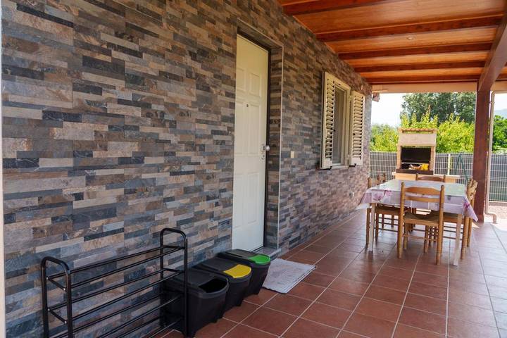 Location de vacances pour 4 personnes, avec terrasse ainsi que jardin et piscine à Ghisonaccia - 3
