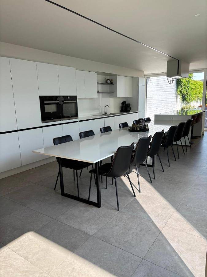 Location de vacances pour 12 personnes, avec jardin ainsi que sauna et jacuzzi dans Roesbrugge-Haringe - 2