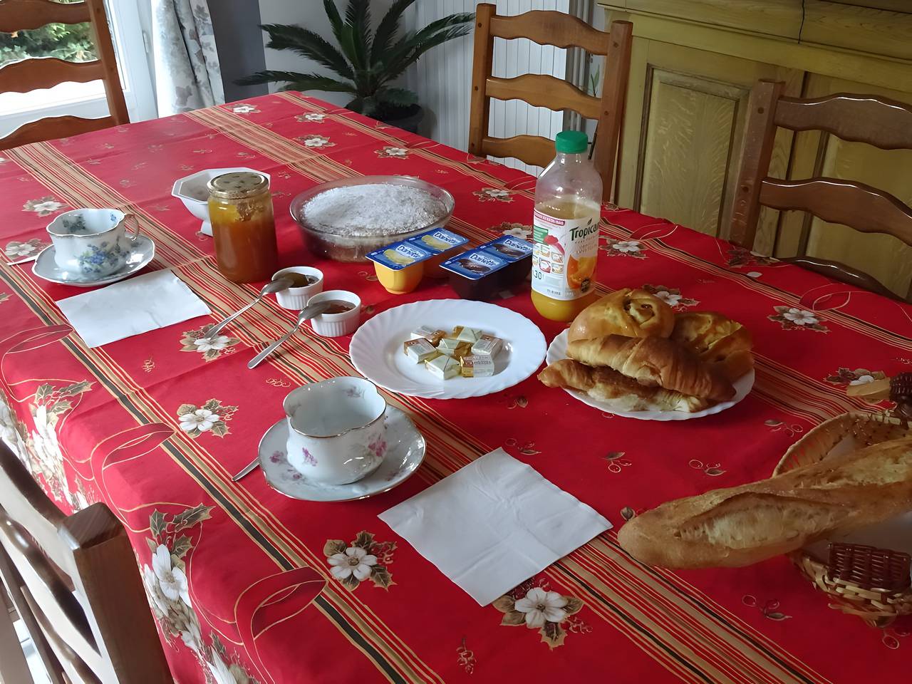 Gastenkamer "Chez Pierre et Jocelyne" met gedeeld zwembad, wifi en airconditioning, foto 7