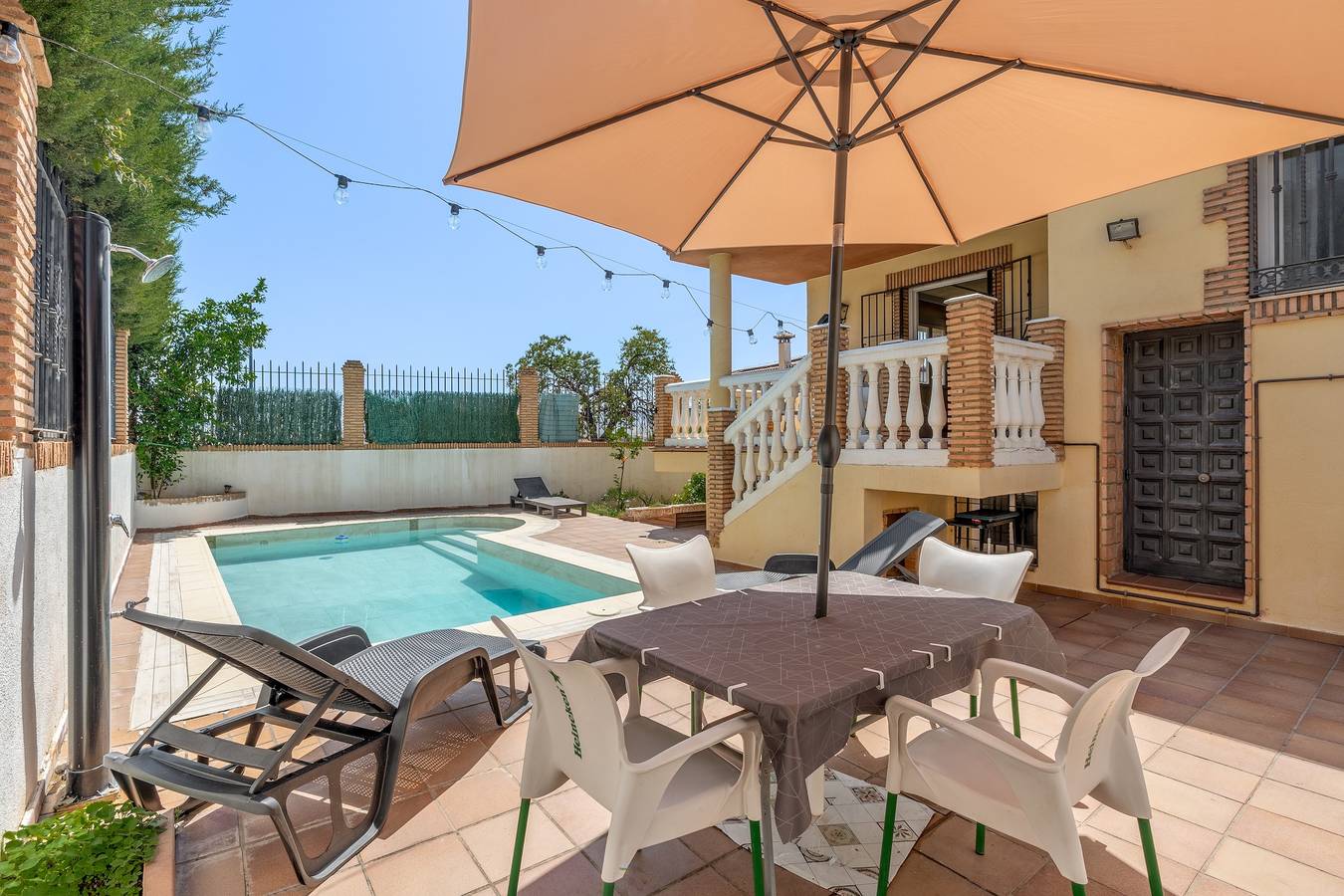 Villa 'Miriam' con vistas a la montaña, piscina privada y Wi-Fi in El Puntal (Granada), El Padul