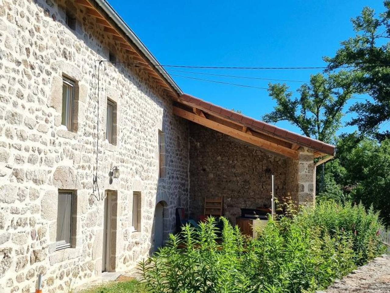 Amplia casa rural con jacuzzi y wifi en Usson-en-Forez in Usson-en-Forez, Parque Natural Regional Livradois-Forez