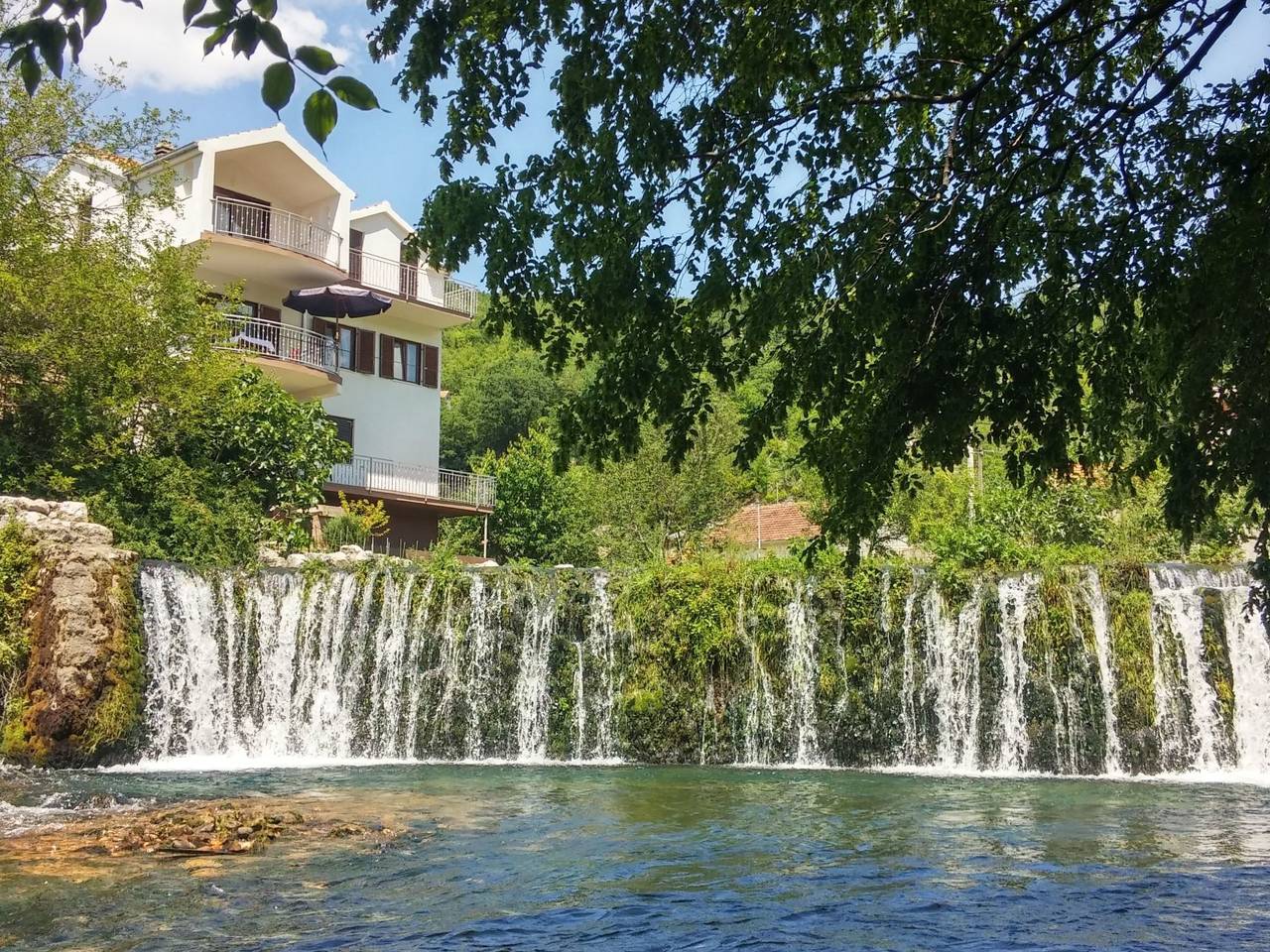 Schönes Ferienhaus in Grab mit Privatparkplatz und Bergblick in Dalmatinisches Zagora