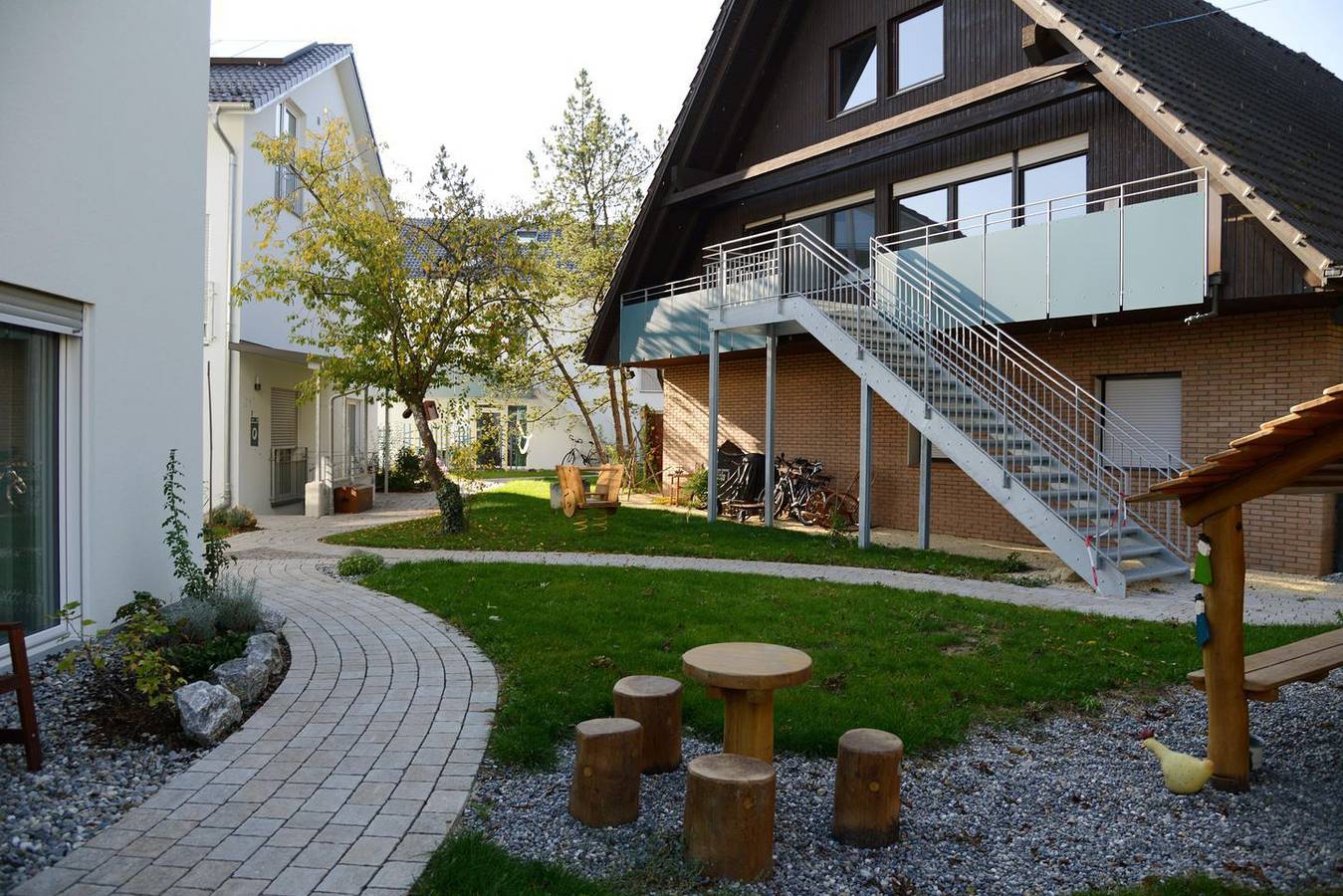 Ganze Wohnung, Geräumige Wohnung über 2 Stockwerke mit Süd-Ost-Balkon und Spielplatzblick. in Friedrichshafen, Region Bodensee-Oberschwaben