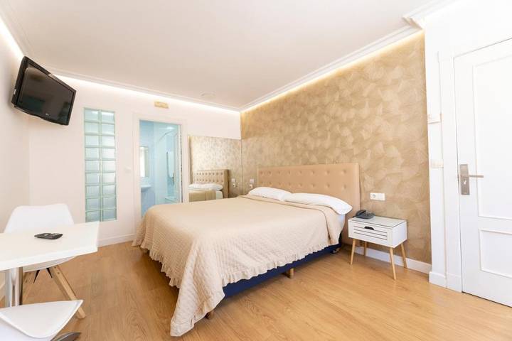 Hotel para 2 personas, con vistas además de jardín y terraza - 1