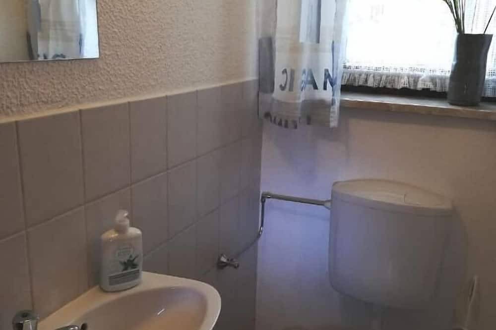 Ganze Wohnung, Gemütliche Ferienwohnung nahe am Waldrand in Bad Griesbach, Bayerische Golf und Thermenland