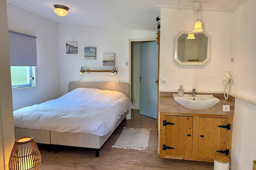 Geheel appartement, Gelijkvloerse, volledig uitgeruste, vakantiewoning met eigen terras. in Bergen (Noord-Holland), Noord-Holland - Kust van de Noordzee