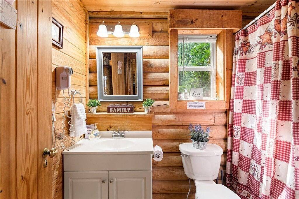 Log Cabin, Utk/Neyland, Smokies, 16acres, Fp, Hottub, Arcade, Fishing, Golf,Pets in Knox County (TN)