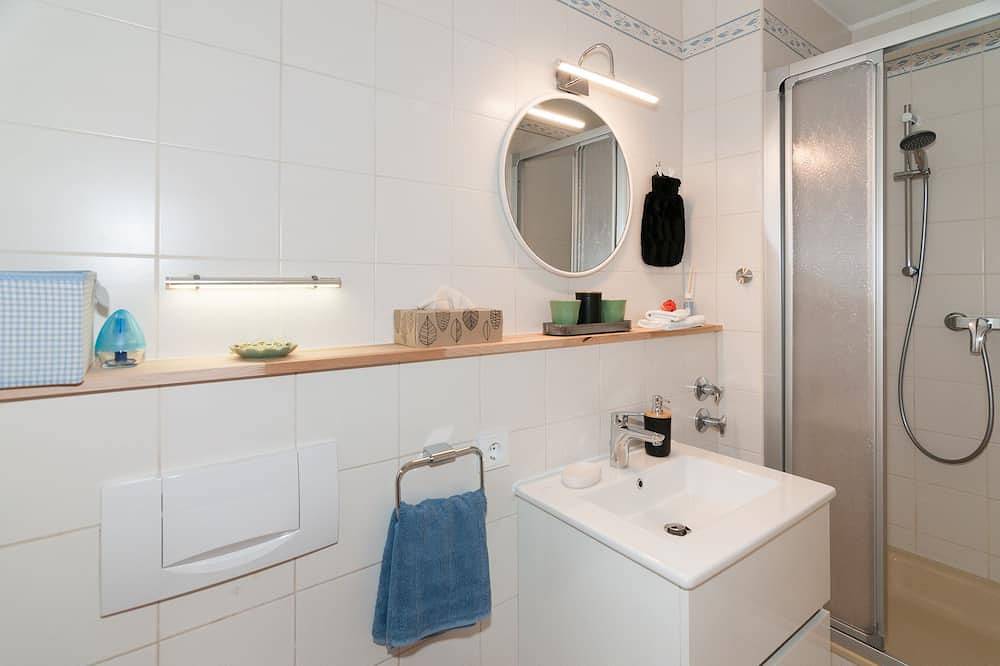 Entire apartment, Ferienwohnung Rotkehlchen, Whg. 8 in Bad Wiessee, Bavarian Alps