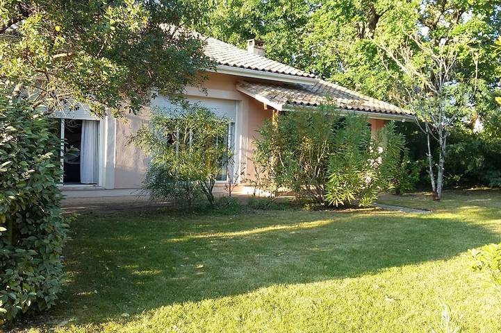 Gîte pour 6 personnes, avec jardin à Biscarrosse