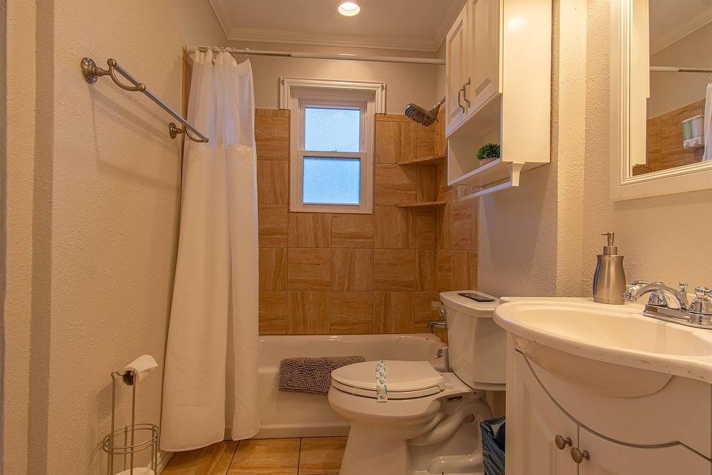 Stylish and Cozy 4Br Home for Long-Term Stays! in Irving, Dallas County