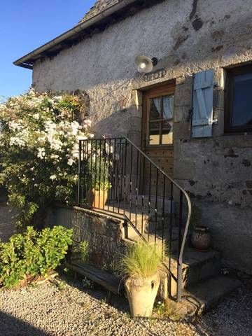 Gîte pour 4 personnes, avec balcon et vue à Forgès