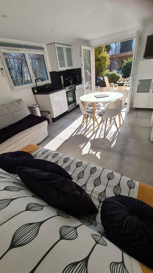 Gîte pour 4 personnes, avec piscine ainsi que vue et terrasse, animaux acceptés à Saint-Fortunat-sur-Eyrieux - 2