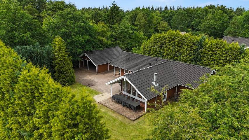 Ferienhaus für 10 Personen, mit Balkon/Terrasse und Whirlpool sowie Garten und Sauna in Arrild