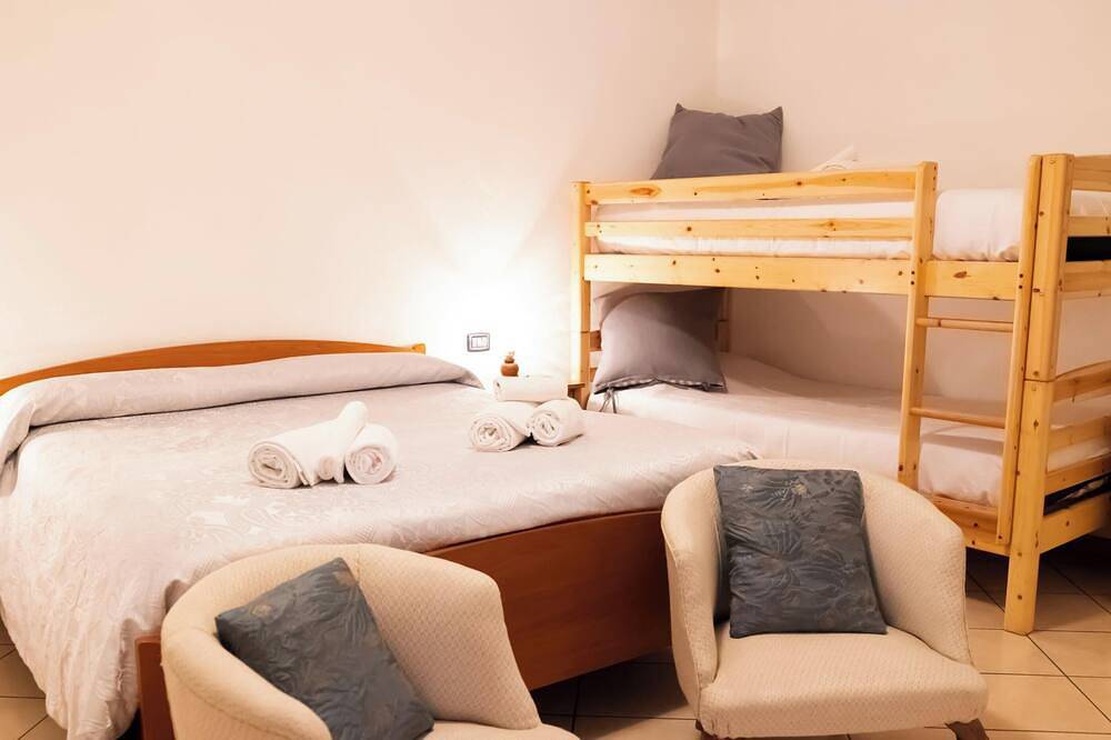 Ganze Wohnung, [La Corte di Franco] 4 Apartments Lake Lugano in Brusimpiano, Brusimpiano Gemeinde