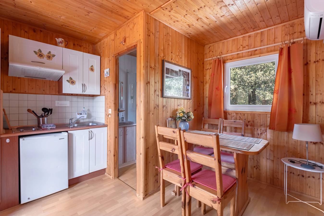 Chalet 'Corbieres' con vistas a la montaña, piscina compartida y terraza privada in Rouffiac-des-Corbières, Parque Natural Regional Corbières-Fenouillèdes