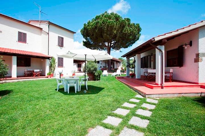 Agriturismo per 3 persone, con Terrazza e Giardino nonché Piscina a Magliano in Toscana