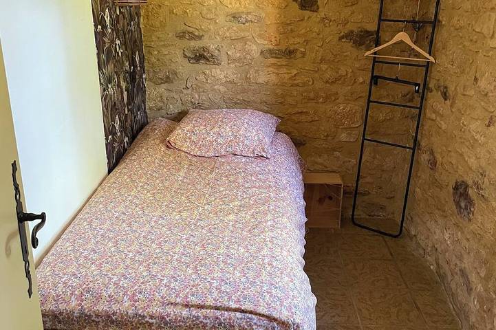 Location de vacances pour 3 personnes, avec piscine à Sauveterre-la-Lémance - 2