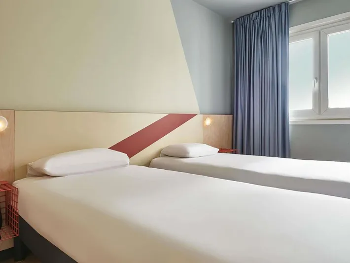 Hotel for 3 people, with terrace - 1