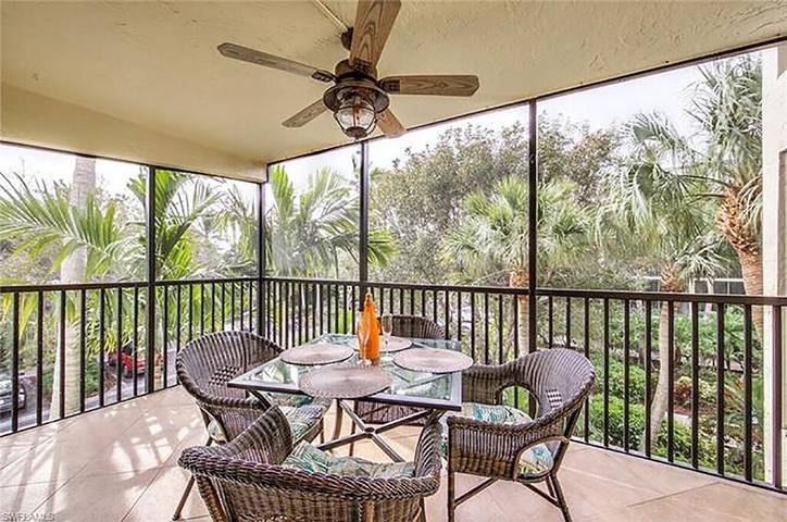 Vacation rental for 4 people, with hot tub and pool as well as yard in Captiva Island