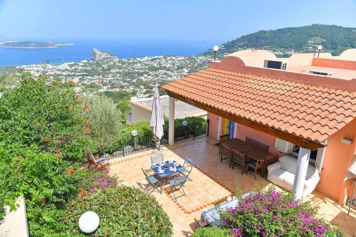 Villa 'Bianca -Un Angolo Di Paradiso' mit Meerblick, Wi-Fi und Klimaanlage in Barano d'Ischia, Ischia