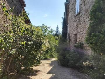 Location de vacances pour 6 personnes, avec terrasse et jardin à Saint-Genest-de-Beauzon
