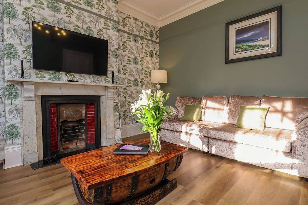 Sunnyvale House, pet friendly, character holiday cottage in Whitby in Whitby, North York Moors National Park