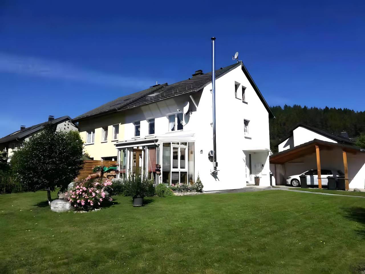 Ganze Wohnung, Ferienwohnung 'Cheny 2' mit Bergblick, Privatem Garten und Wi-Fi in Titisee (Titisee-Neustadt), Titisee-Neustadt