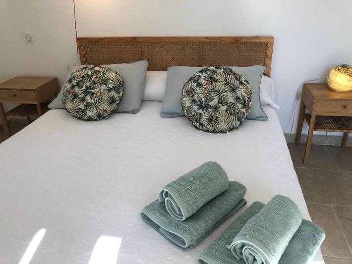 Location de vacances pour 2 personnes, avec Terrasse et Jardin ainsi que Piscine et Vue à Cucuron - 4