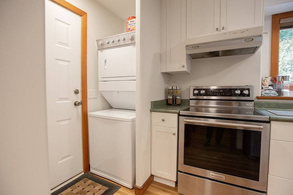 Whitewater-S.Chesterman I Od Shower, Firepit, Surf in Tofino, Alberni-Clayoquot Regional District