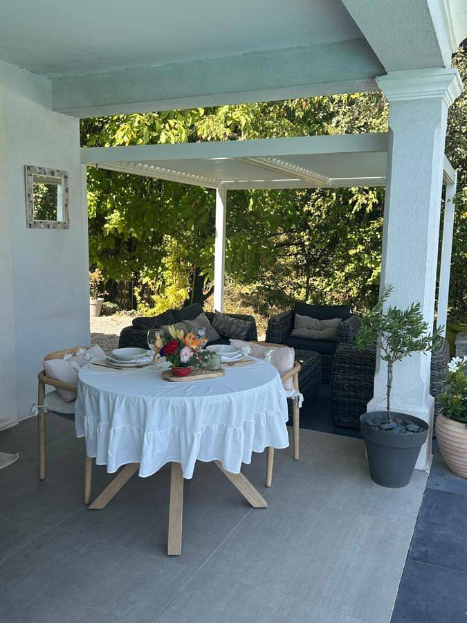 Gîte pour 2 personnes, avec jardin ainsi que piscine et vue, animaux acceptés à Gattières - 4