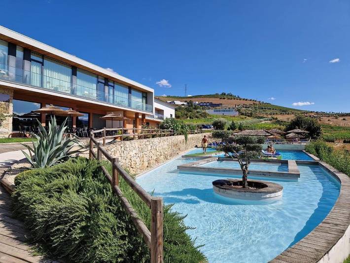 Station, avec Terrasse et Jardin ainsi que Piscine et Sauna dans Ucanha