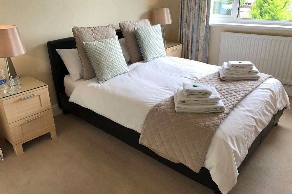 Ganze Wohnung, Ferienwohnung-Komfort-Eigenes Badezimmer-Gartenblick-Queens Rd Rental: 3 Rooms in Winchester, South-Downs