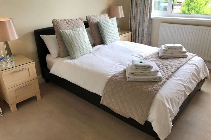 Ganze Wohnung, Ferienwohnung-Komfort-Eigenes Badezimmer-Gartenblick-Queens Rd Rental: 3 Rooms in Winchester, South-Downs
