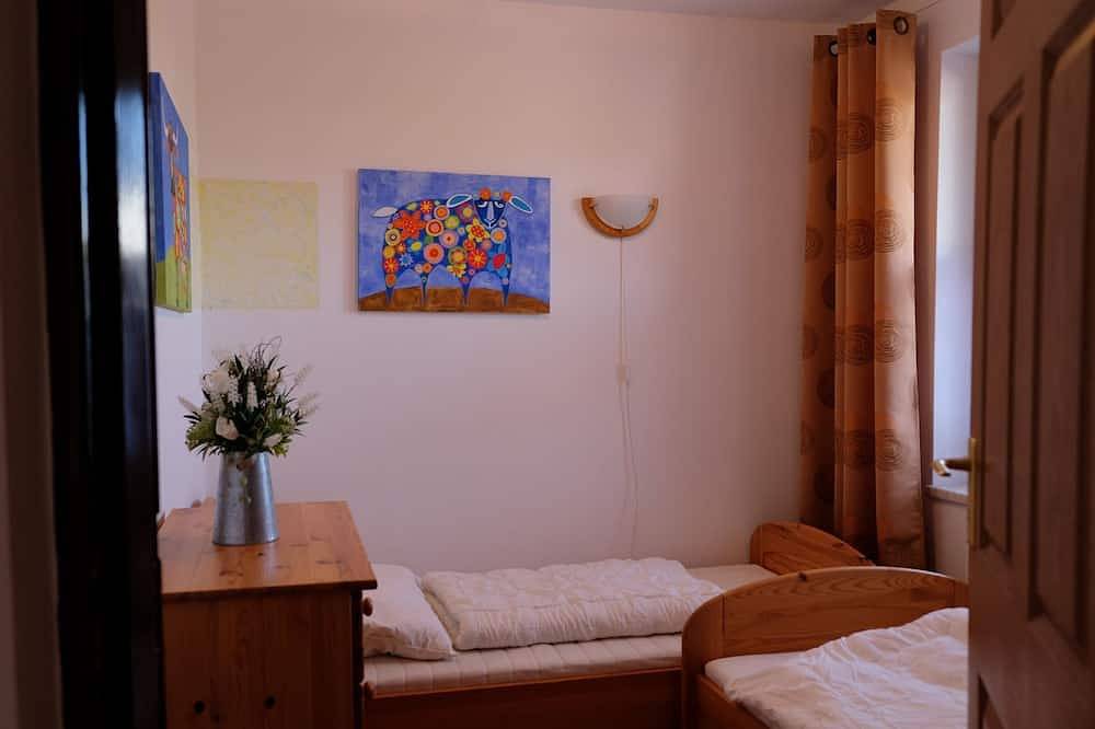 Ganze Wohnung, 3 Zimmerwohnung  mit Terrasse, 450m vom Sandstrand, nah am Naturpark, Garten in Rowy, Slowinzischer Nationalpark