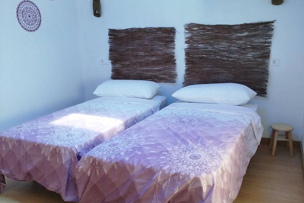 Playa De Arija Country House. Entire rental between the shore and the hills. in Arija, Cordillera Cantábrica