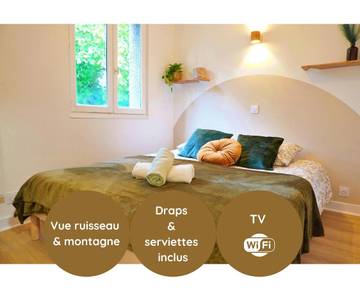 Gîte pour 4 personnes, avec vue et piscine à Bielle (Pyrénées-Atlantiques)