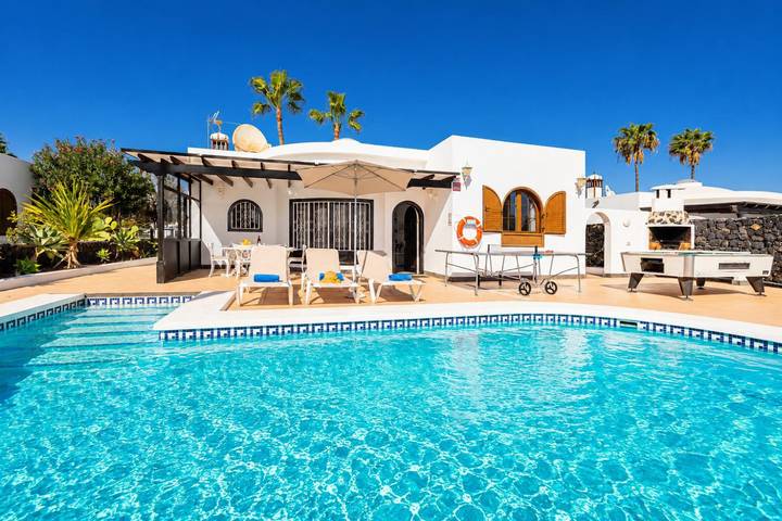 Villa voor 6 personen, with Uitzicht op zee and Terras as well as Tuin in Puerto del Carmen