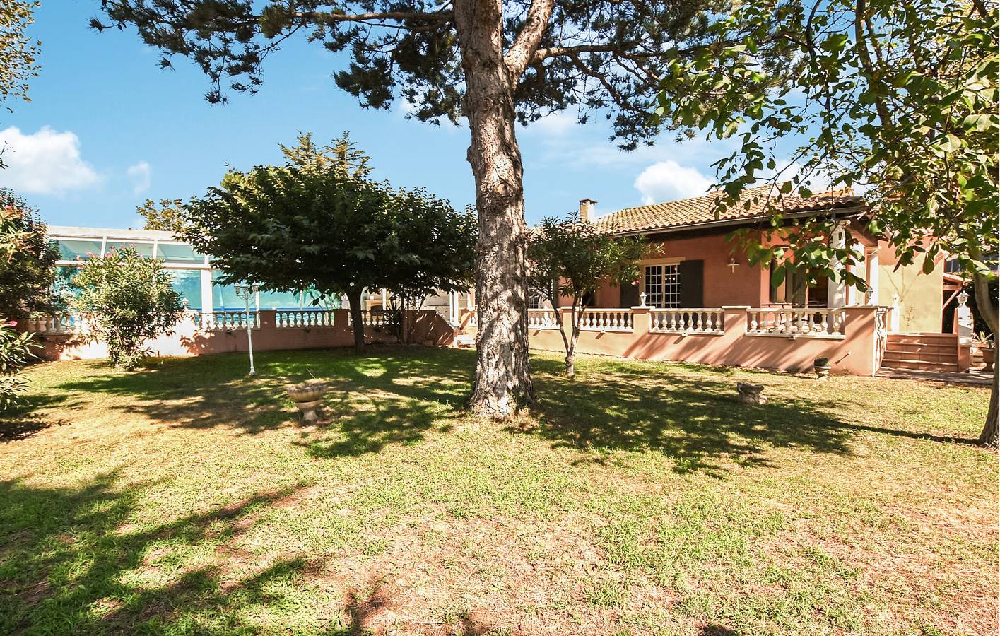Appartement confortable avec piscine et parking, près de la rivière et des commerces in Orange, Vaucluse