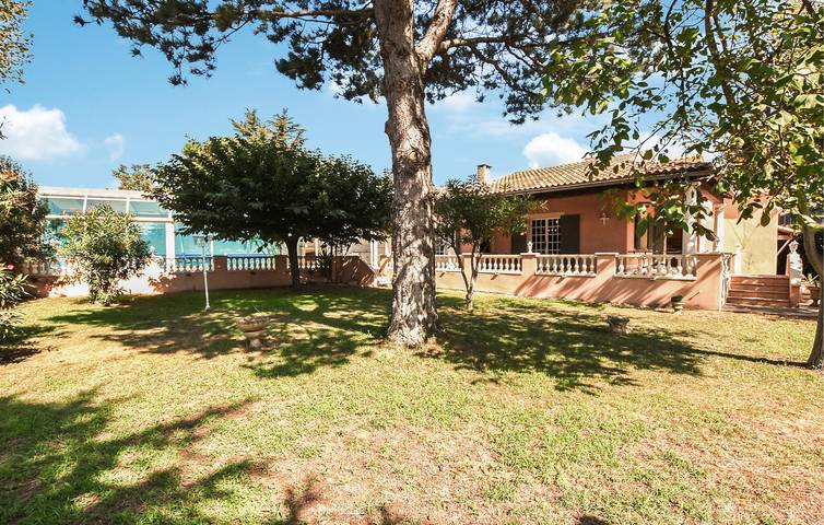 Appartement confortable avec piscine et parking, près de la rivière et des commerces in Orange, Vaucluse