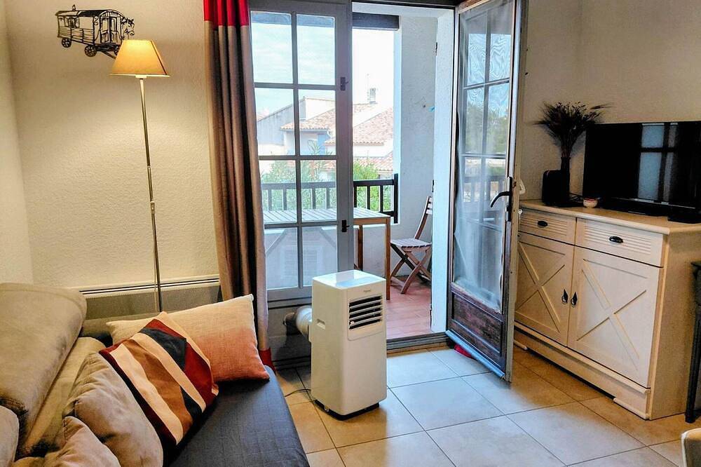 Entire apartment, Cozy 50m² Apartment – 6 min from the beach, private parking & air conditioning in Saintes-Maries-de-la-Mer, Arles region
