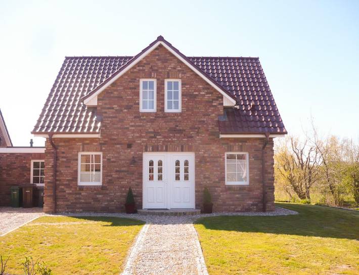 Ferienhaus für 6 Personen, mit Sauna und Seeblick sowie Garten, kinderfreundlich in Schönberg