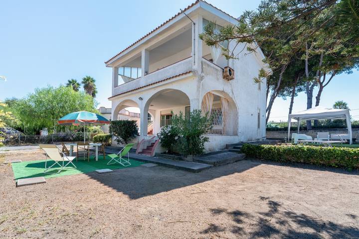 Appartamento intero, Appartamento 'Casa Orchidea con Veranda' con Terrazza Privata, Wi-Fi e Aria Condizionata in Costa Saracena, Augusta (comune)