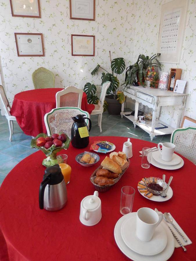 Location de vacances pour 2 personnes, avec Terrasse ainsi que Jardin et Piscine à Saint-Ciers-de-Canesse - 3