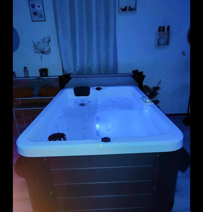 Gîte pour 2 personnes, avec sauna ainsi que terrasse et jacuzzi à La Louvière - 4